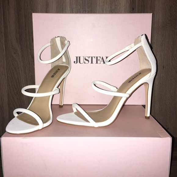 3 strap 4” heels featuring a back zip closure - Picture 1 of 1